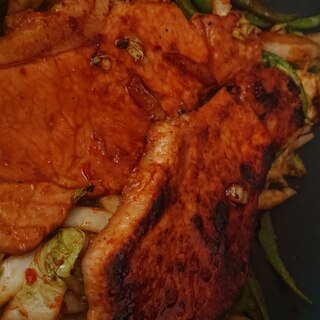 キムチ鍋の素で豚肉野菜炒め